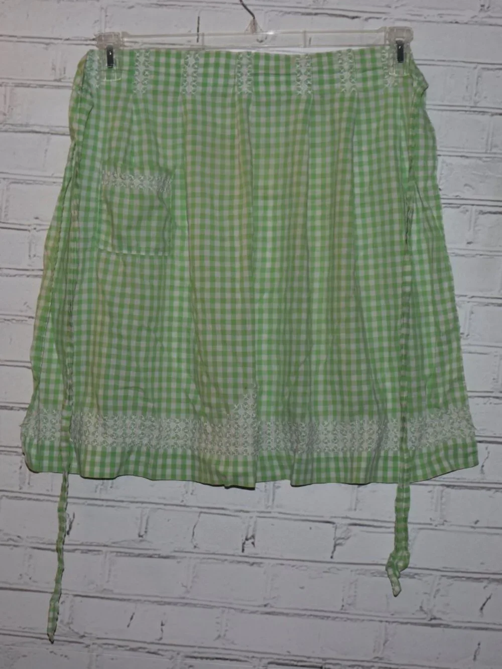 ✨ Women’s Vintage Apron • Green Gingham ✨